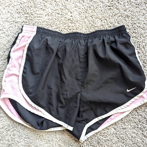 Nike running short - Picture 1 of 3